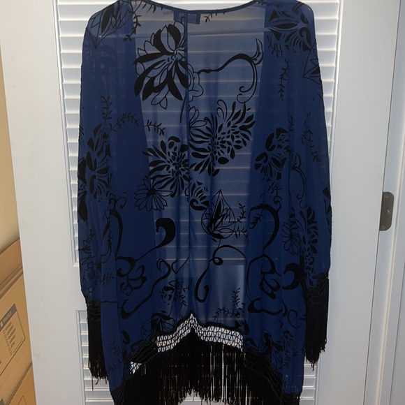 ASTR fringe kimono with velvet appliqué size Medium - Picture 4 of 5